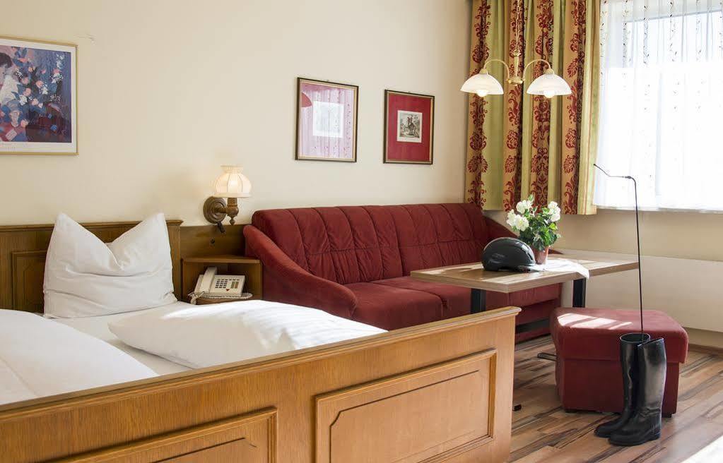 Hotel Reitzentrum Hausruckhof Ampflwang im Hausruckwald Экстерьер фото